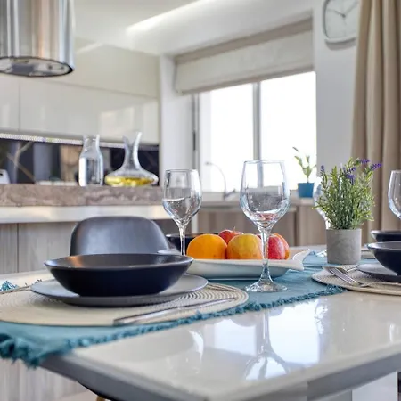 Gillieru - Sea Views Of St Paul's Islands By Solea *